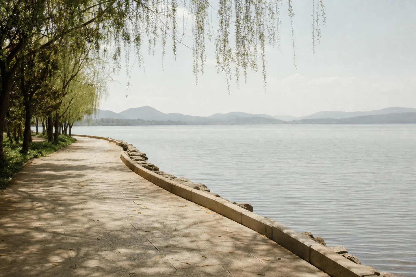湖畔午后
